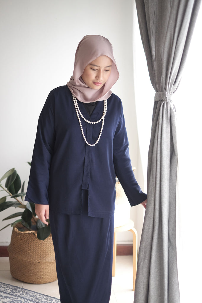 Navy Blue Alia Buttoned-Up Kebaya 
